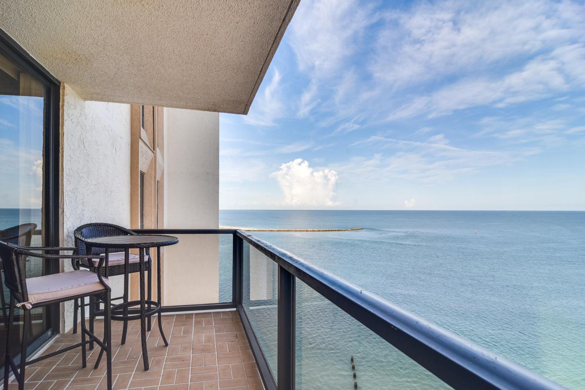 Oceanfront Condo With Balcony And Stunning Views! Clearwater Beach Exterior foto